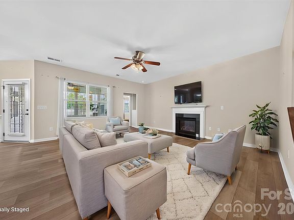 3rd image of 234 Fordham Ct