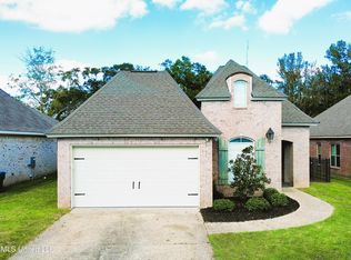 3936 Acadian Village Dr, Ocean Springs, MS 39564