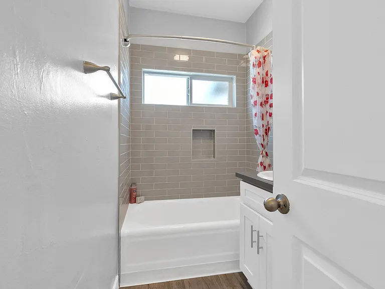 1211 Magnolia Ave. — Photo 6