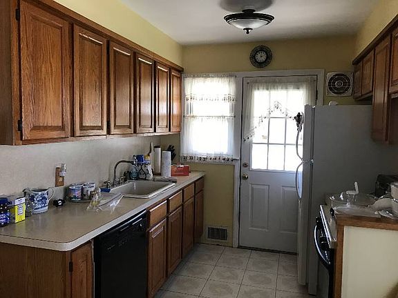 3rd image of 16 Fordham Ave
