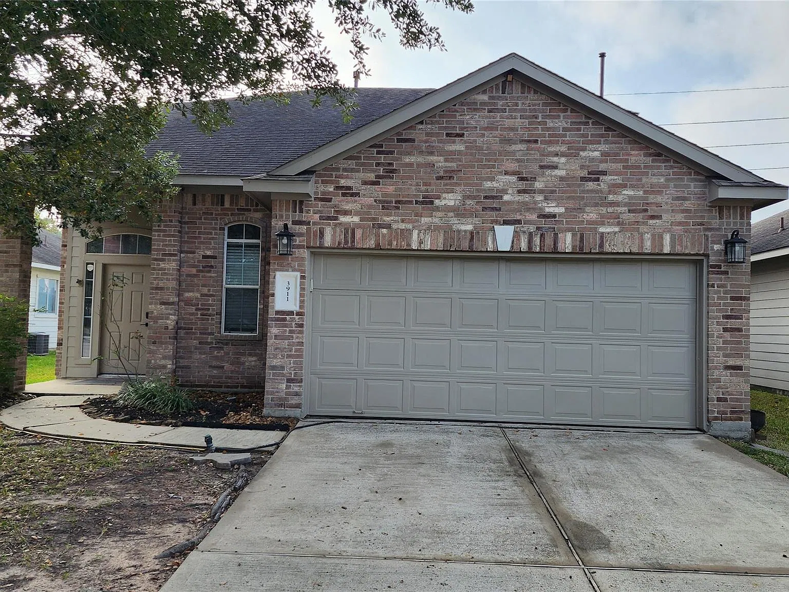 3 bed, 2.5 bath, 2069 sqft, $2,200 — Photo 1