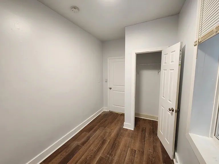 1153 E 4th St #1 — Photo 8