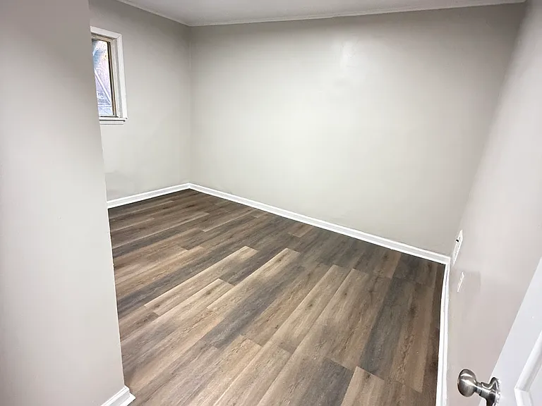 1017 Valonia St — Photo 9