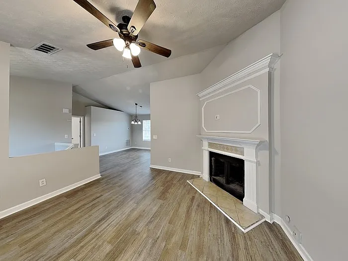 4145 Riverbank Ct — Photo 4