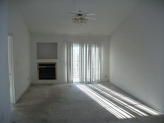 3rd image of 4661 Kelvington Dr