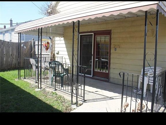 3rd image of 275 Davey St