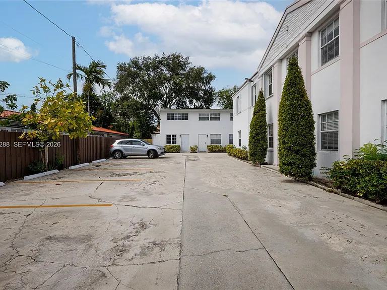 932 SW 6th St #5 — Photo 26