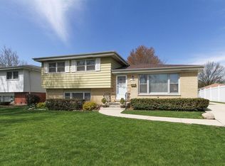 10 N Adams Dr, Addison, IL 60101