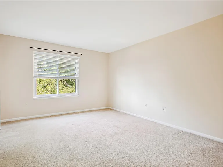 9712 Kingsbridge Dr #303 — Photo 14