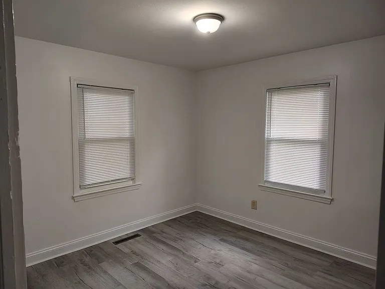 804 Poplar Dr — Photo 8
