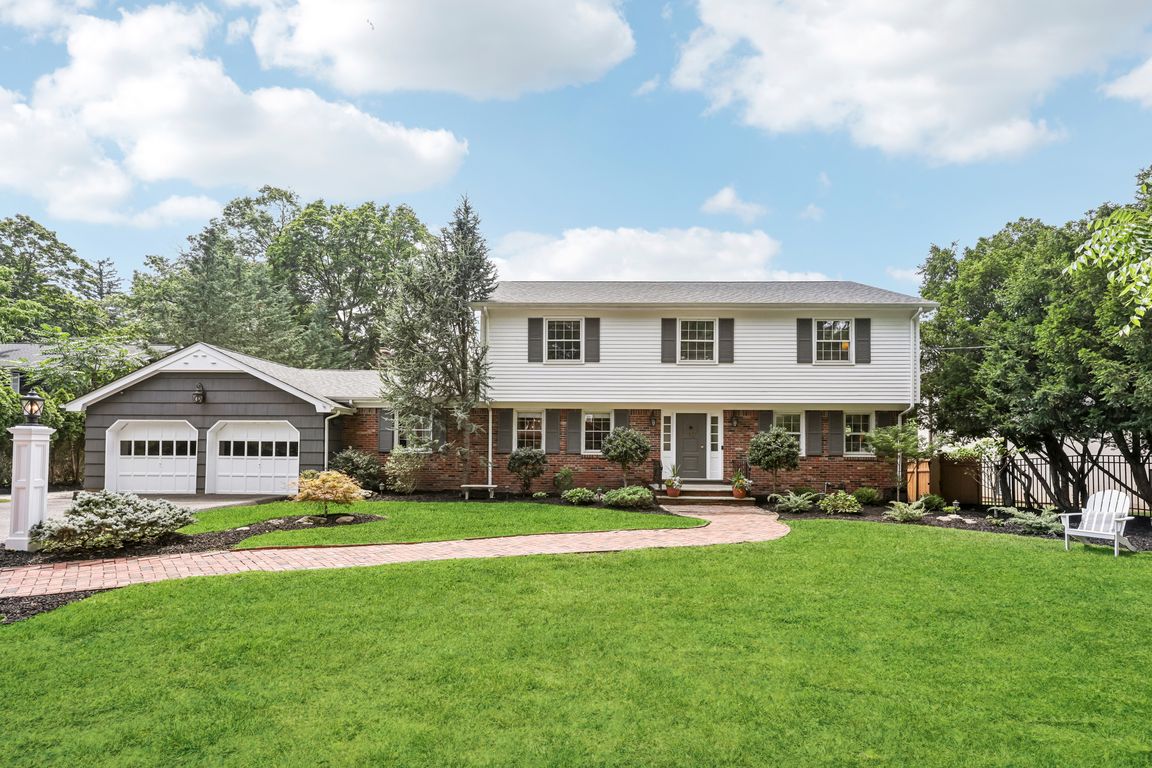268 IRIS COURT