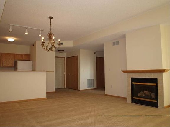 Living room w/gas fplc