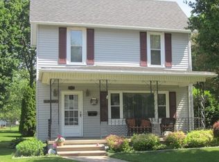 908 W 5th St, Sterling, IL 61081