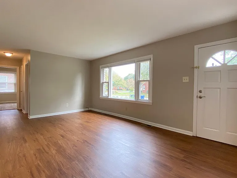 2321 Southgate Dr — Photo 2