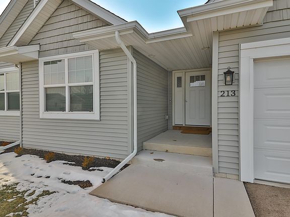 3rd image of 213 English Oak Ln