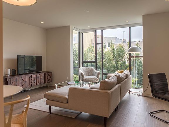 2nd image of 1463 Lombard St #306