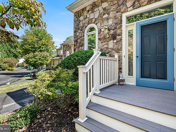 2nd image of 507 Waters Edge Ct
