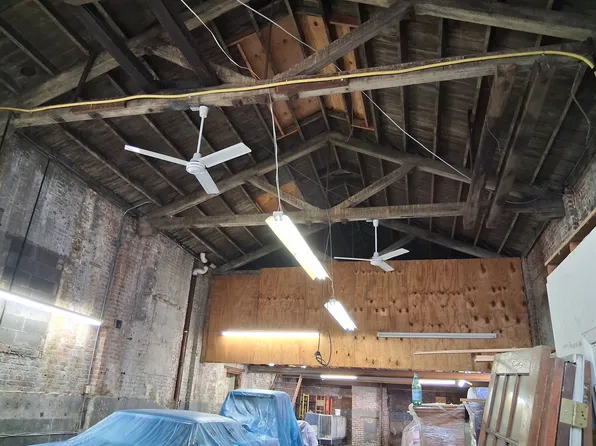 194-196 New York Avenue image 5 of 11