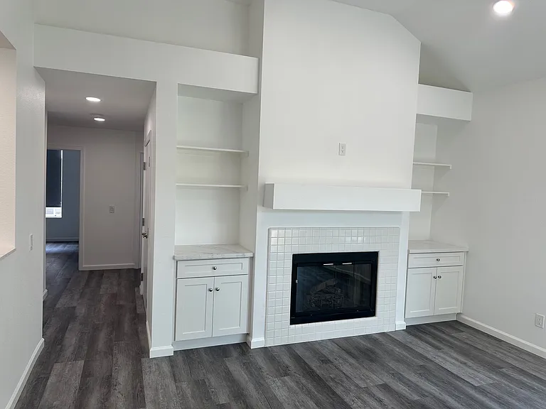 3100 Puesta Del Sol Ct #201 — Photo 6
