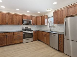 35942 Vinewood St, Romulus, MI 48174