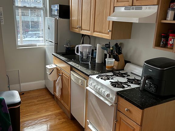 2nd image of 1211 Commonwealth Ave #6