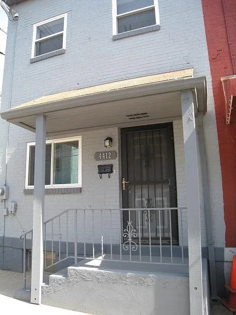 4412 Davison St photo 1