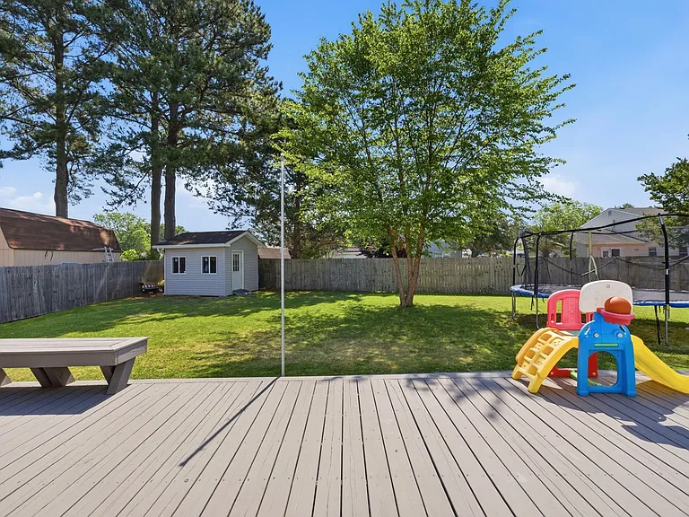 368 Gainsborough Rd — Photo 36
