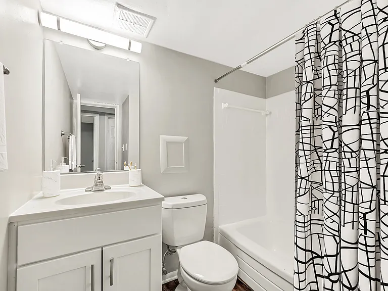 Montgomery White Oak Apartments — Photo 9