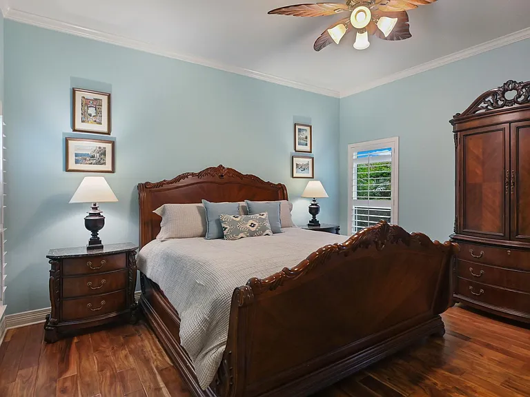 215 Tellus St — Photo 11