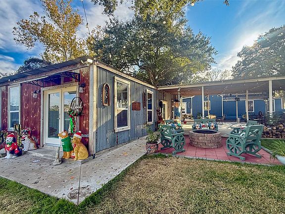 2nd image of 841 S Loop 497 Rd