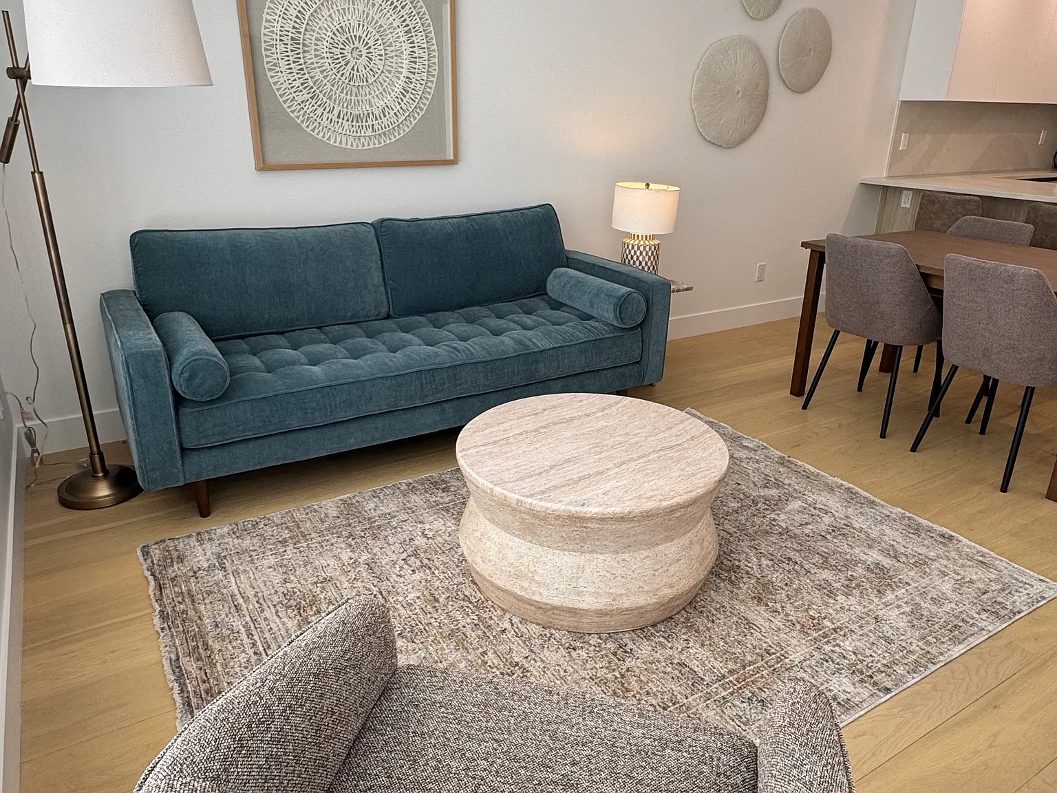 2 bed, 888 sqft, $6,500 — Photo 2