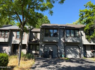 250 Woodscape Dr, Albany, NY 12203