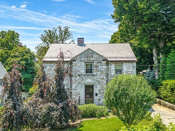24 Bellevue St, Newton, MA 02458