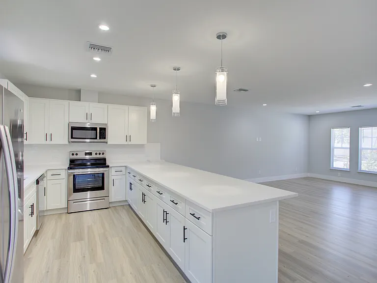 403 3rd Ave S #405 — Photo 32