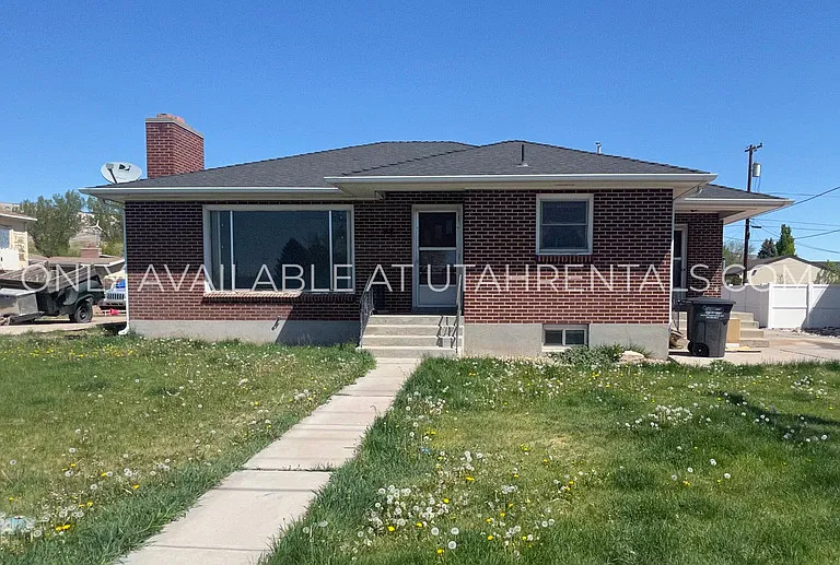 158 W 500 N — Photo 2