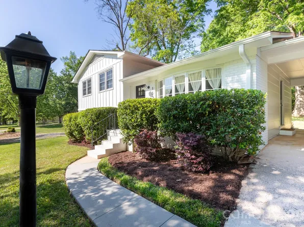 1530 Barberry Ct, Charlotte, NC 28211