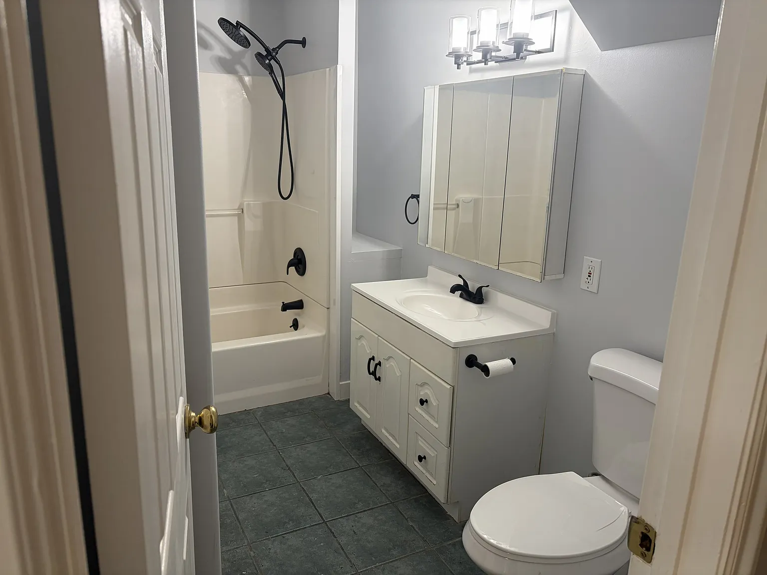 1 bed, 300 sqft, $1,050 — Photo 4