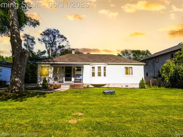 18864 Lathers St, Livonia, MI 48152