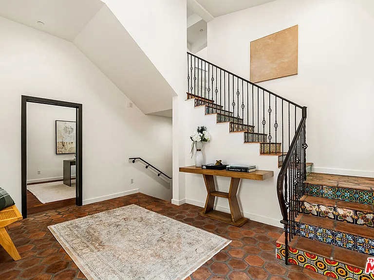 8836 Wonderland Ave — Photo 4
