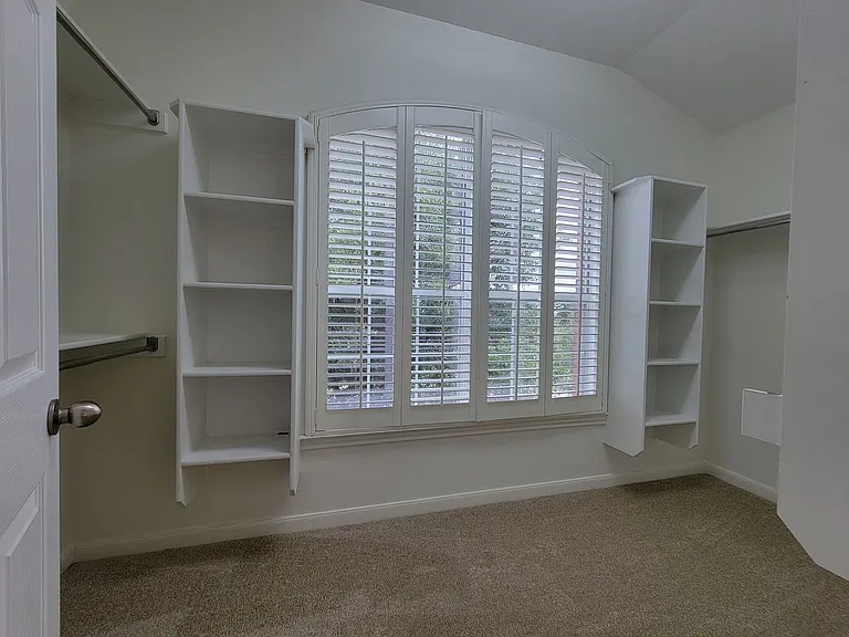 3430 Shiraz Loop — Photo 32