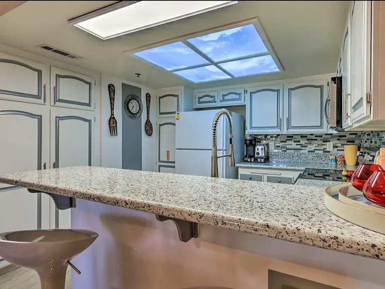500 E Amado Rd #405 — Photo 15