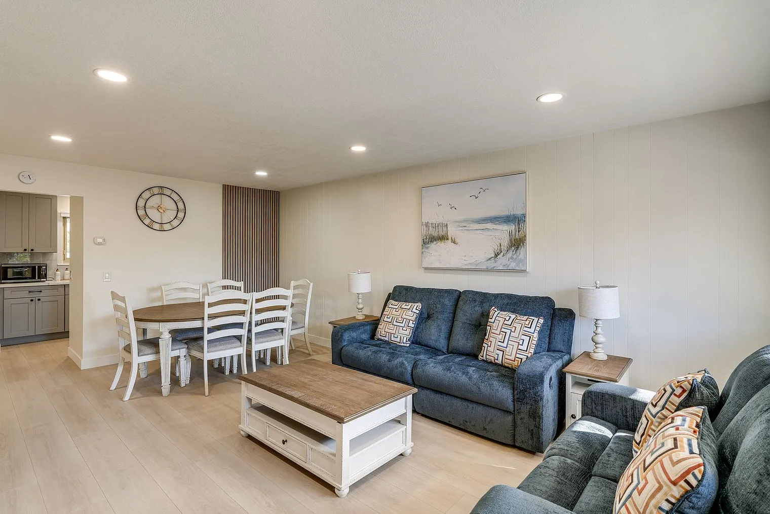 2 bed, 1.0 bath, 592 sqft, $2,916 — Photo 1
