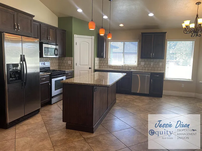 2747 S 1475 W — Photo 3