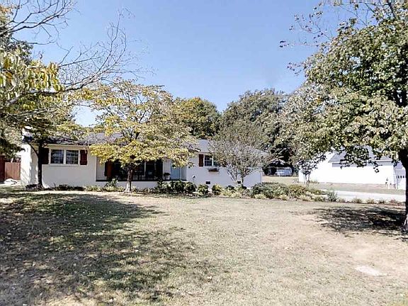 2nd image of 3812 Meadow Wood Cir