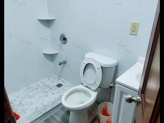 5th image of 8115 17th Ave #2