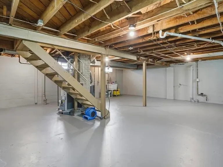 196 Luther Ave — Photo 14