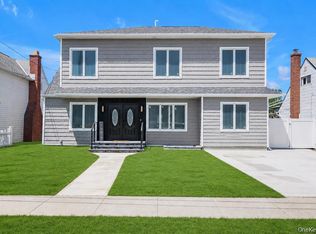22 Miller Circle, Hicksville, NY 11801