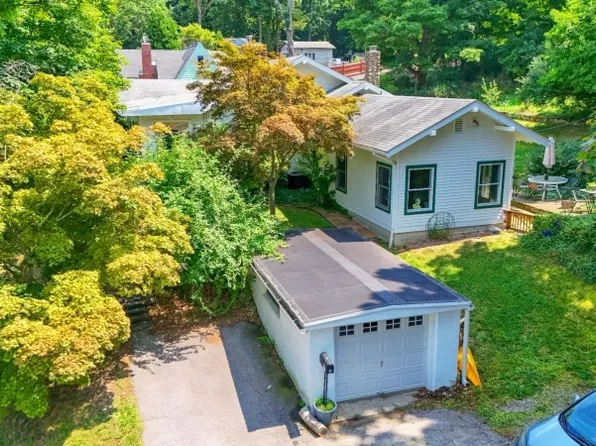 105 Woodside Ave, Newton Town, NJ 07860