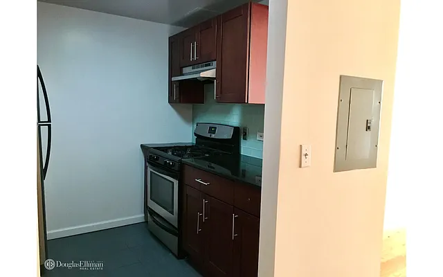 Rented by Douglas Elliman | media 10