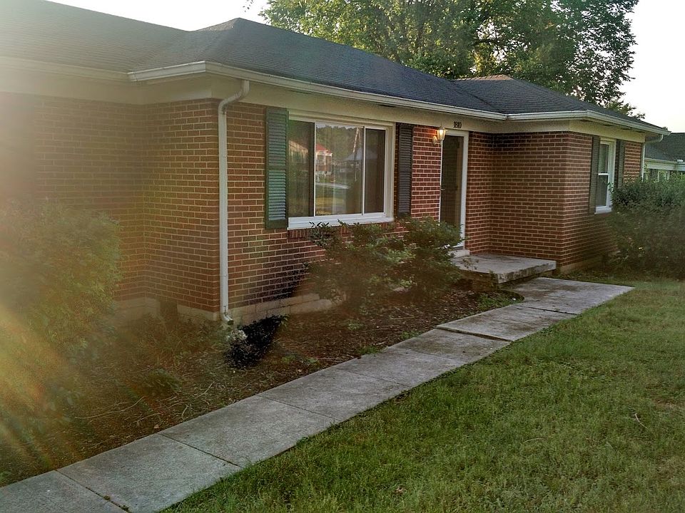 2nd image of 1810 Wedgewood Dr